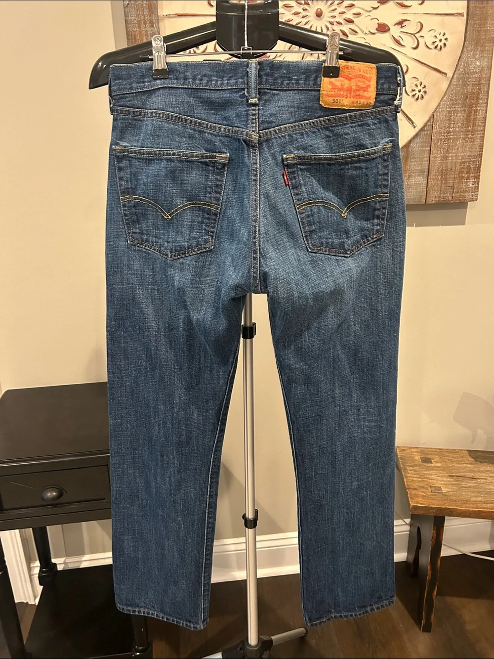 Levi's Men's Bootcut Jeans in Medium Blue Wash Size 34x32 / Button fly